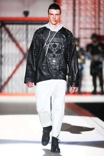 Look 25